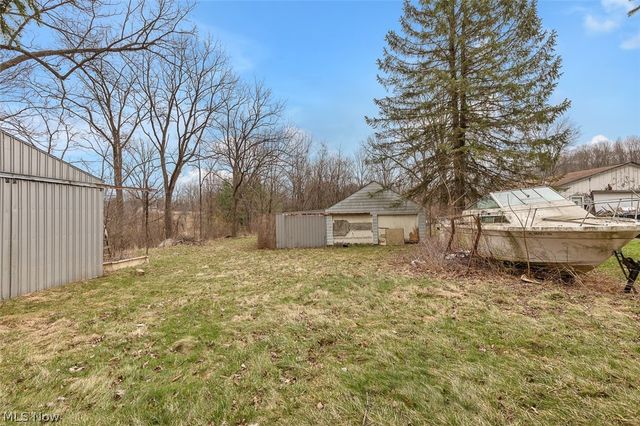 229 W 130th Street, Hinckley, OH 44233