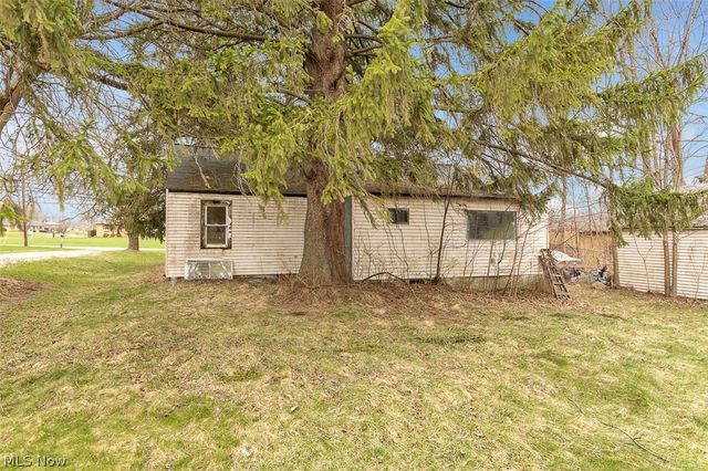 229 W 130th Street, Hinckley, OH 44233