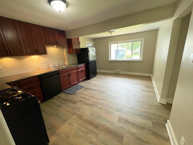 1197 Heavenridge Road, Essexville, MI 48732