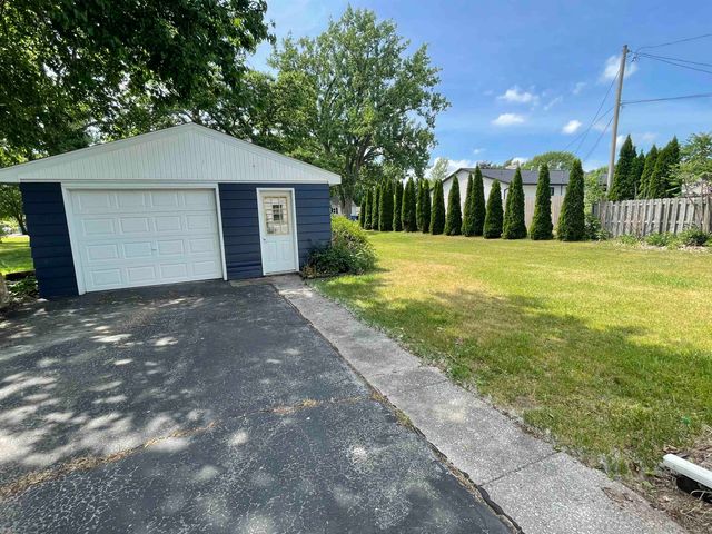 1197 Heavenridge Road, Essexville, MI 48732