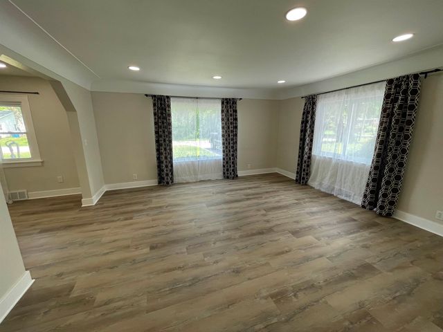 1197 Heavenridge Road, Essexville, MI 48732