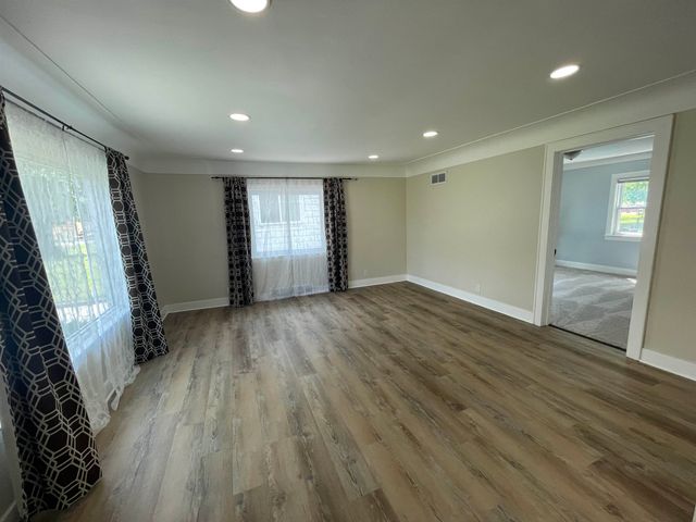 1197 Heavenridge Road, Essexville, MI 48732