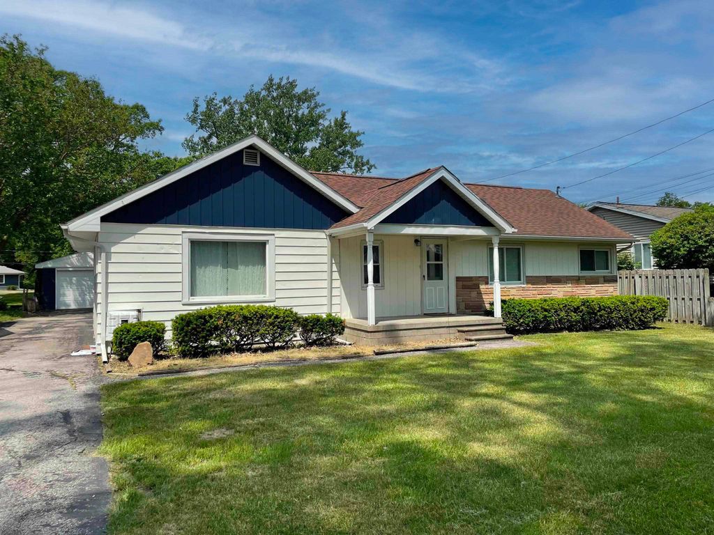 1197 Heavenridge Road, Essexville, MI 48732