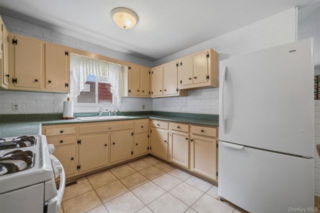 21 Keystone Park, Middletown, NY 10940