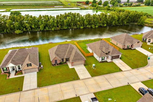 158 Pond Dr, Thibodaux, LA 70301