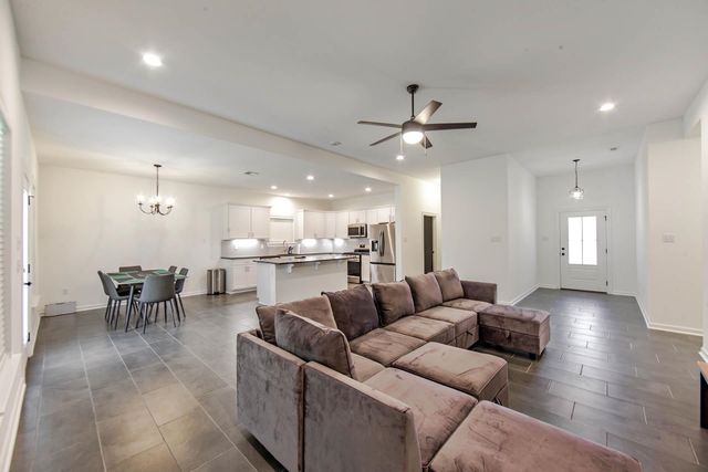 158 Pond Dr, Thibodaux, LA 70301