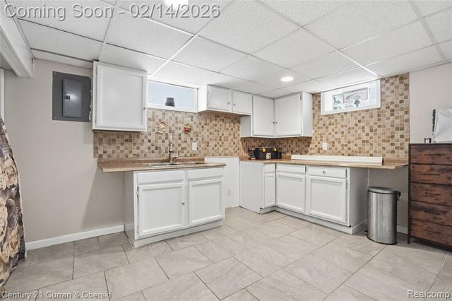 8227 Riverview Street, Dearborn Heights, MI 48127