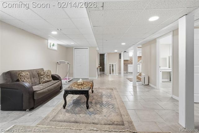 8227 Riverview Street, Dearborn Heights, MI 48127