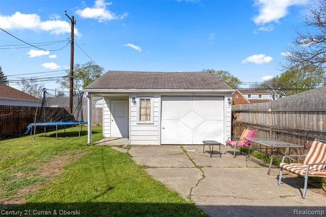 8227 Riverview Street, Dearborn Heights, MI 48127