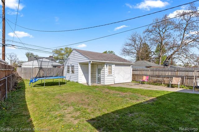 8227 Riverview Street, Dearborn Heights, MI 48127