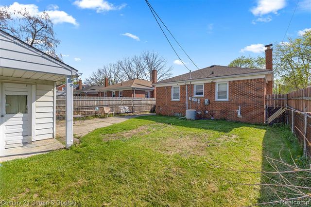 8227 Riverview Street, Dearborn Heights, MI 48127