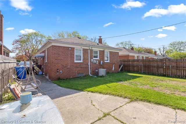 8227 Riverview Street, Dearborn Heights, MI 48127