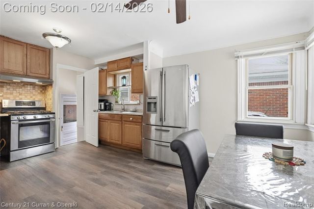 8227 Riverview Street, Dearborn Heights, MI 48127