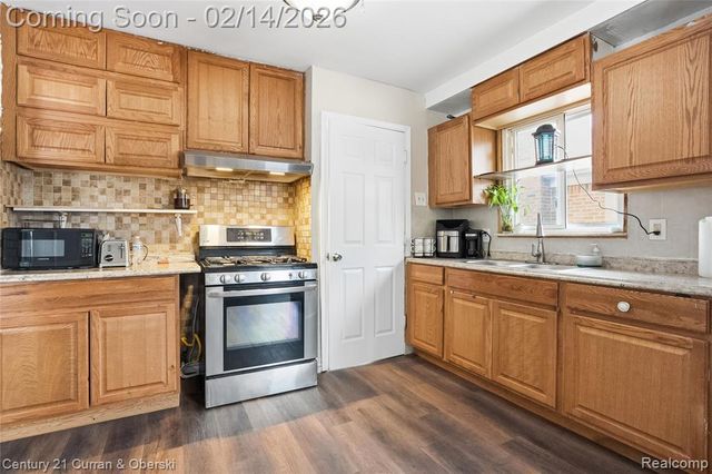 8227 Riverview Street, Dearborn Heights, MI 48127