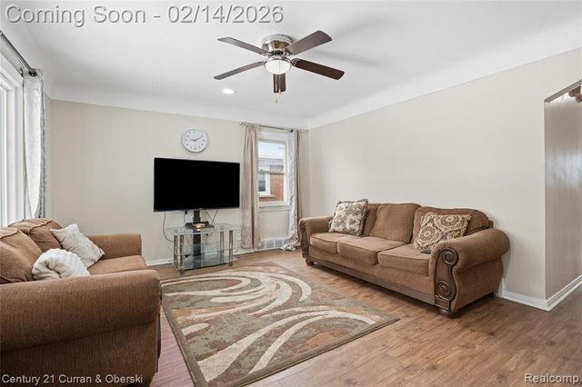 8227 Riverview Street, Dearborn Heights, MI 48127