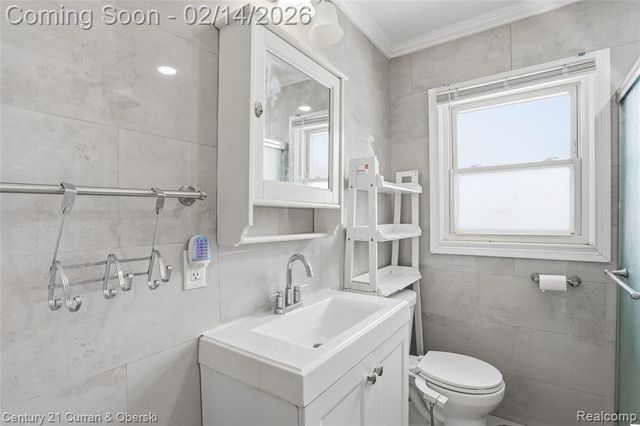 8227 Riverview Street, Dearborn Heights, MI 48127