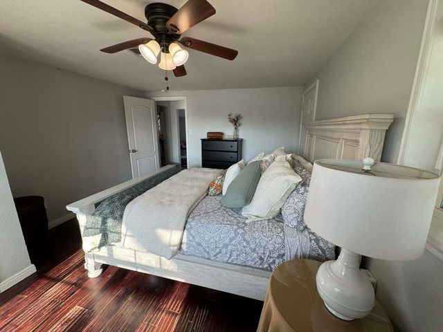 412 W Godley Avenue, Godley, TX 76044