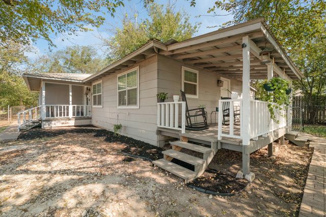 412 W Godley Avenue, Godley, TX 76044
