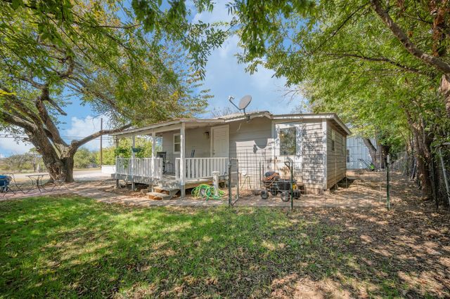 412 W Godley Avenue, Godley, TX 76044