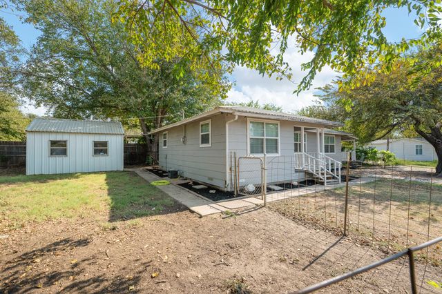 412 W Godley Avenue, Godley, TX 76044