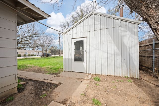 412 W Godley Avenue, Godley, TX 76044