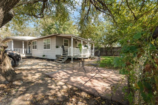 412 W Godley Avenue, Godley, TX 76044