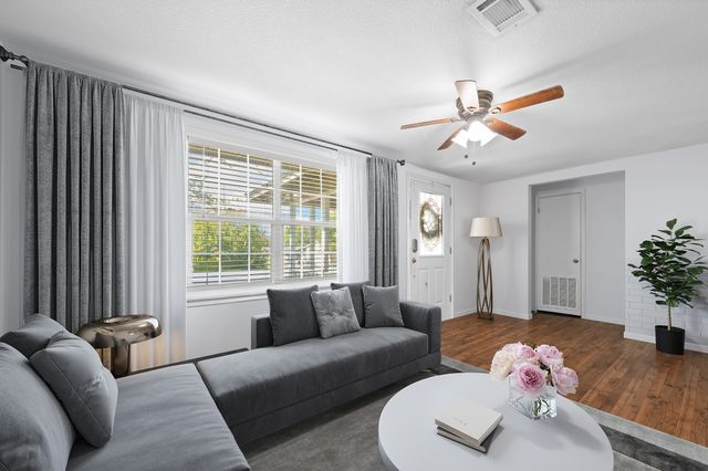 412 W Godley Avenue, Godley, TX 76044