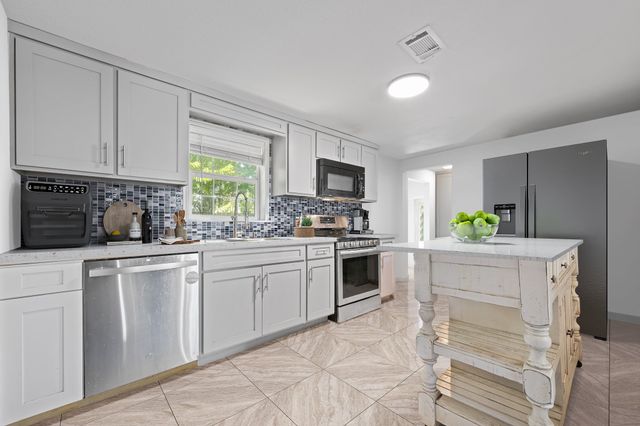 412 W Godley Avenue, Godley, TX 76044