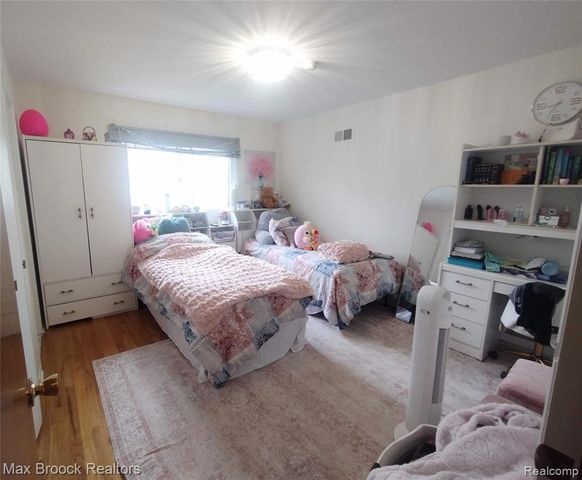 17060 Jeanette Street, Southfield, MI 48075