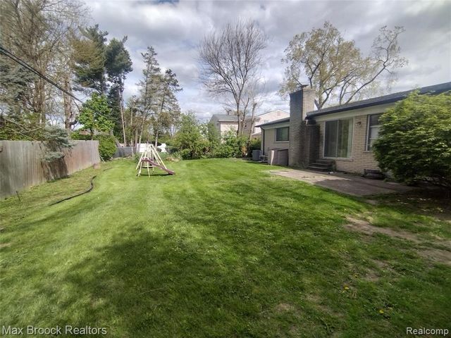 17060 Jeanette Street, Southfield, MI 48075