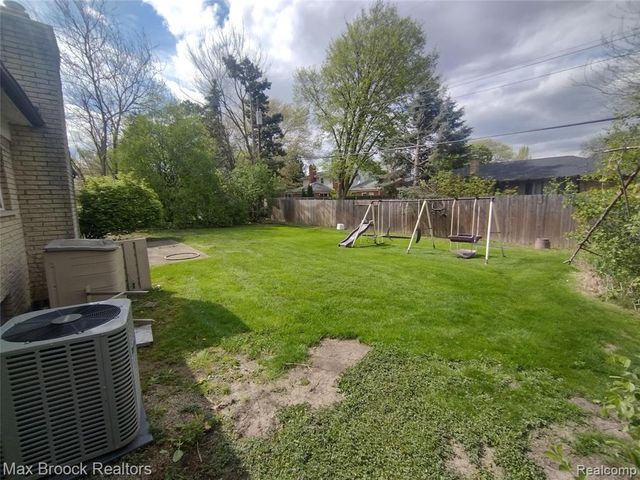 17060 Jeanette Street, Southfield, MI 48075