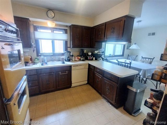 17060 Jeanette Street, Southfield, MI 48075