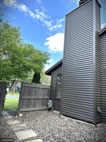 1360 Willow Creek Lane, Shoreview, MN 55126