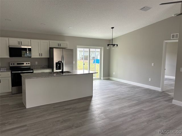 2306 W Menores Drive, Citrus Springs, FL 34434