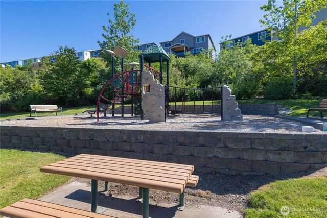 34116 SE Satterlee St, Snoqualmie, WA 98065