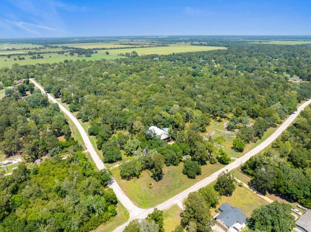 2184 Bear Bottom Drive, Wharton, TX 77488