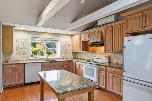 9 E Harbor Circle, Teaticket, MA 02536