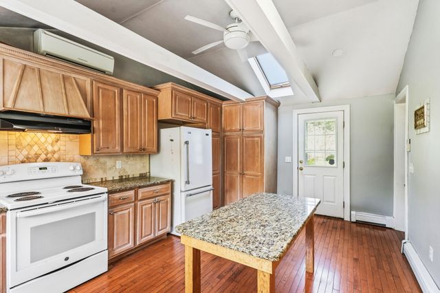 9 E Harbor Circle, Teaticket, MA 02536