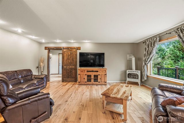 34602 NE 49th Place, La Center, WA 98629