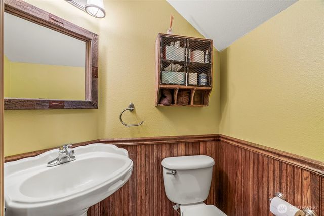 34602 NE 49th Place, La Center, WA 98629