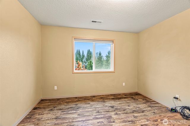 34602 NE 49th Place, La Center, WA 98629