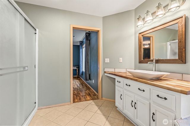 34602 NE 49th Place, La Center, WA 98629