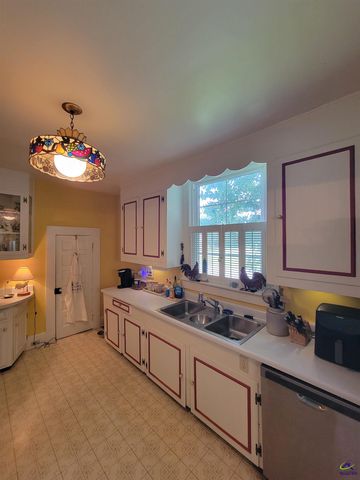 51 Merritt Street, Hawkinsville, GA 31036