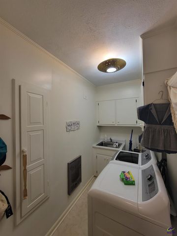 51 Merritt Street, Hawkinsville, GA 31036