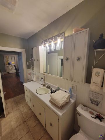 51 Merritt Street, Hawkinsville, GA 31036