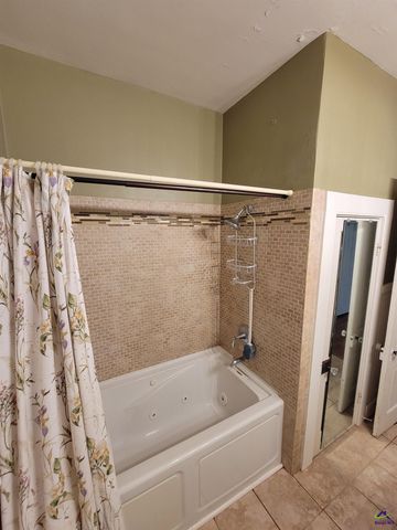 51 Merritt Street, Hawkinsville, GA 31036