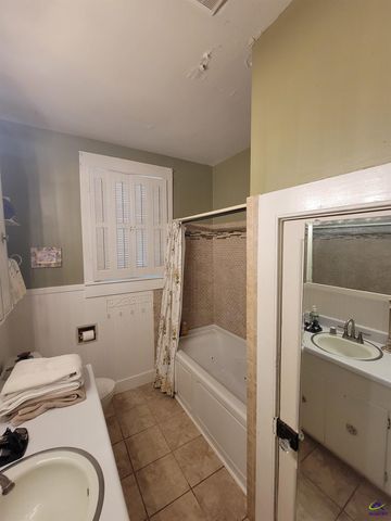 51 Merritt Street, Hawkinsville, GA 31036