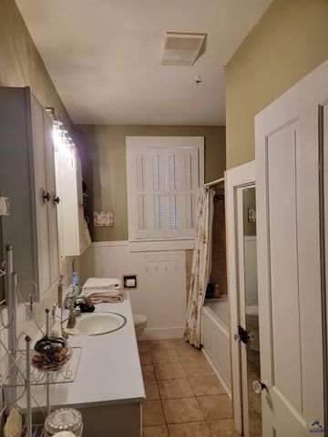 51 Merritt Street, Hawkinsville, GA 31036