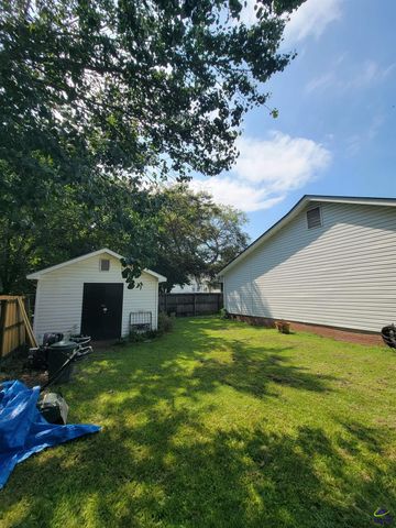 51 Merritt Street, Hawkinsville, GA 31036