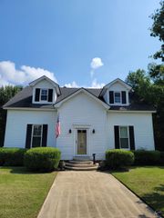 51 Merritt Street, Hawkinsville, GA 31036